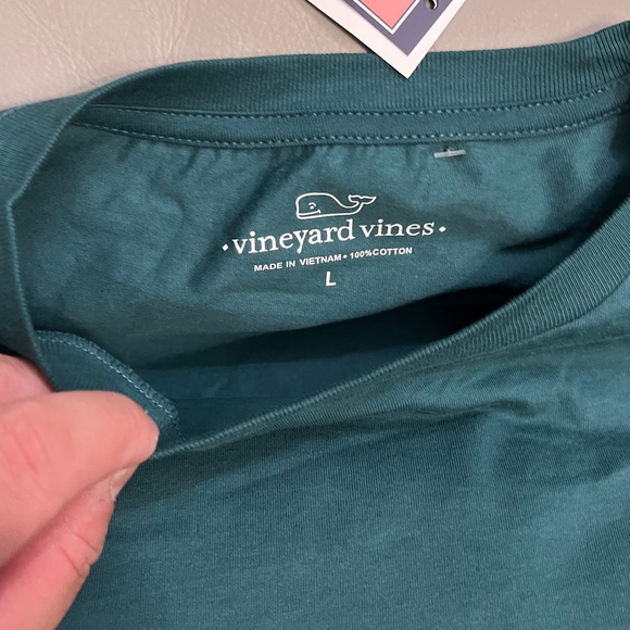 NWT - Vineyard Vines Adult Christmas Santa Long Sleeve Tee - Men L/Women XL - Picture 9 of 9